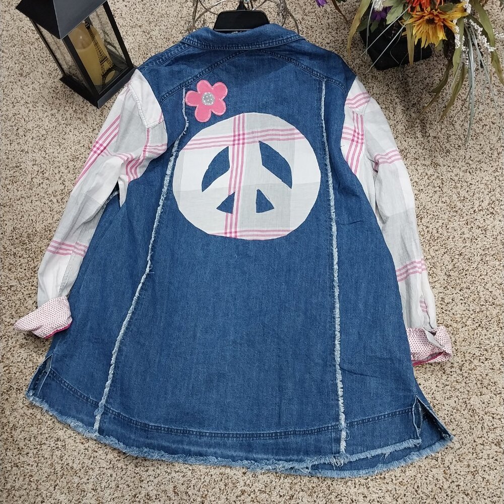 3654 Size Large Easel Upcycled Jean Shacket In Pink and Grey. NWT. - Picture 1 of 7